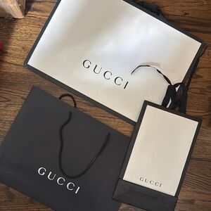 Gucci Black and White Shopping Bags Set